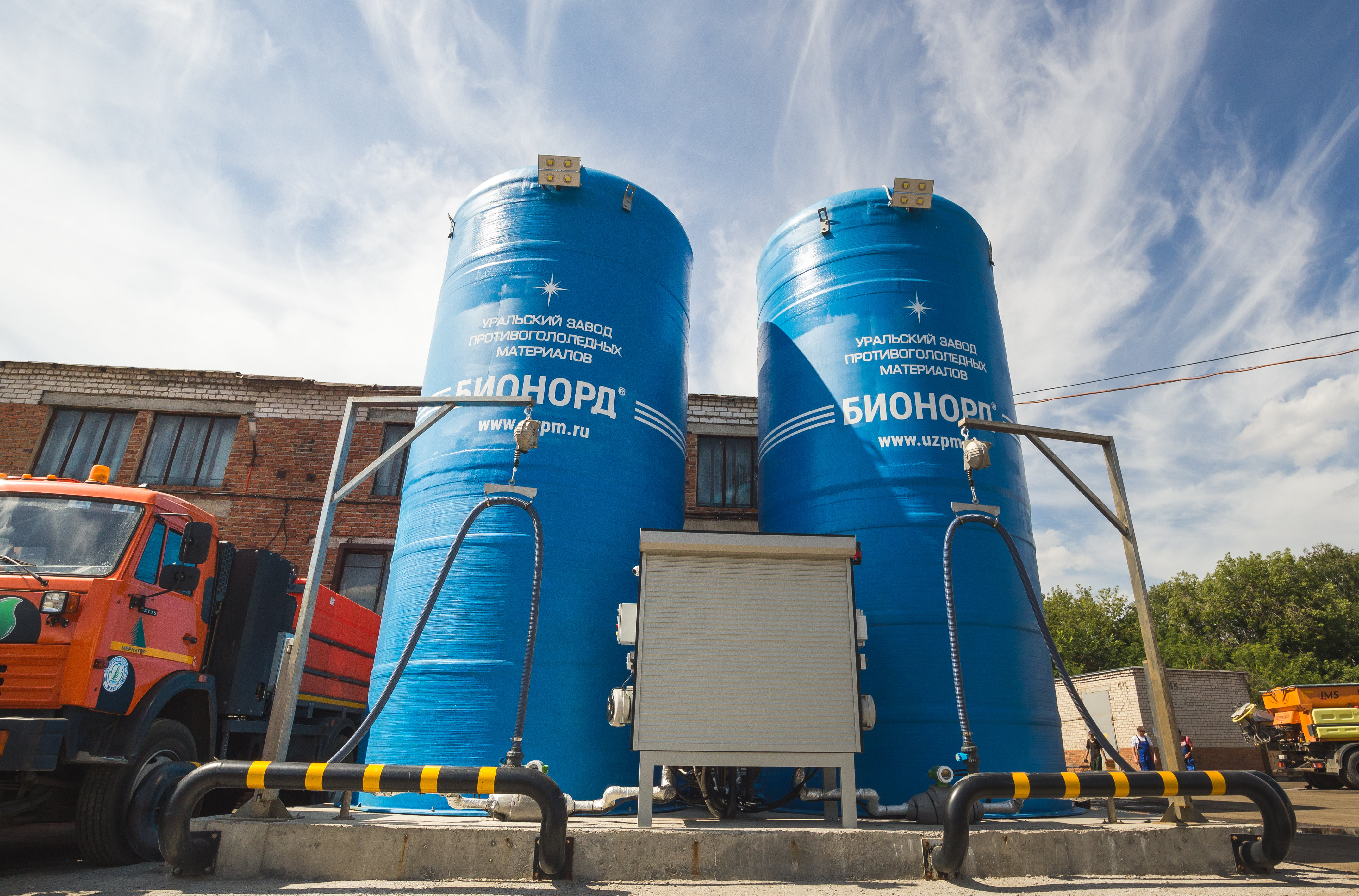 УЗПМ представил жидкие и двухфазные противогололедные материалы на международной выставке «Химия-2025»